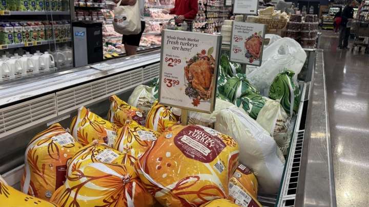 Habrá cenas más austeras para Acción de Gracias en EU debido a la inflación, "por mucho que lo niegue Trump"