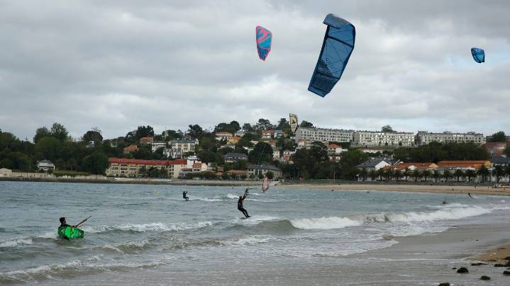 El rescate que evitó la tragedia en Santa Cristina, en Oleiros: «Menos mal que pasaba por ahí»
