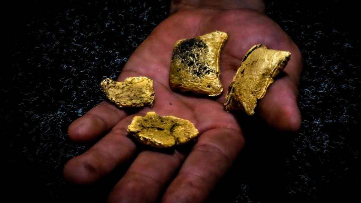Perú, epicentro del oro ilegal en Sudamérica: 44% del metal ilícito regional proviene del país y mueve US$12.000 millones