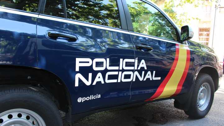 Un policía en estado crítico tras recibir un disparo de un hombre atrincherado en una nave en Sevilla