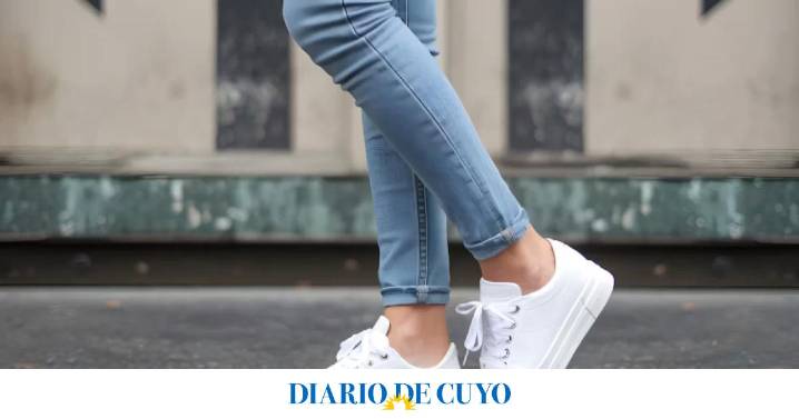 El método rápido para dejar las zapatillas blancas como nuevas sin usar lavandina ni jabón