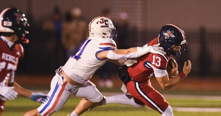 One team's undefeated season comes to an end in John Curtis-Teurlings Catholic quarterfinal