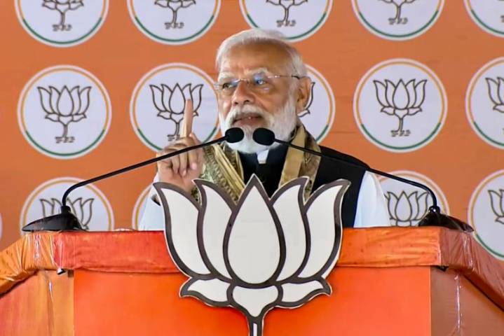 People fear RJD-led Opposition will put 'katta' at their heads if it comes to power: Modi