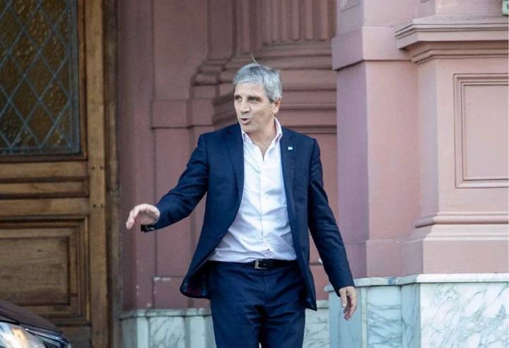 Luis Caputo anticipó posibles cambios en el dólar y presentará su plan económico en 30 días