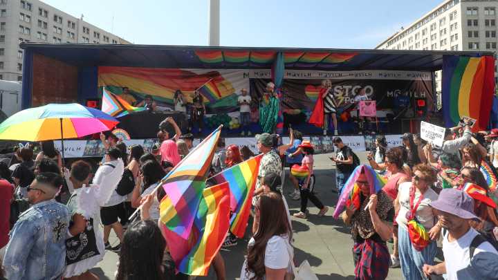 Miles marcharon en la Santiago Parade ante "período crítico y violento" para derechos LGBTIQ+