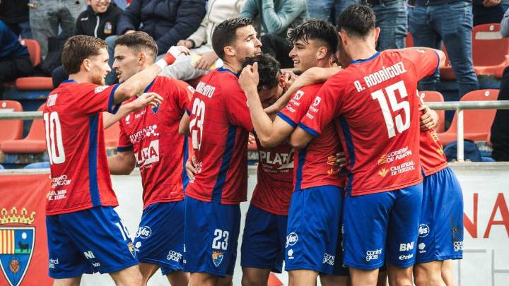 El Teruel sigue de dulce con un triunfo ante el Marbella y el Tarazona empata frente al Ibiza