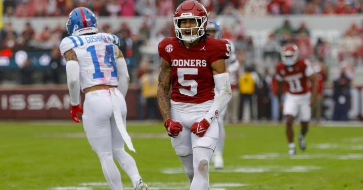 OU football moves up one spot to No. 11 in latest College Football Playoff rankings