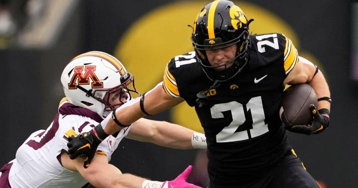 Kaden Wetjen earns starting role in Iowa offense