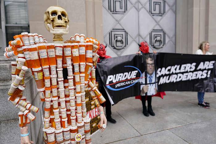 Judge to explain why he's approving Purdue Pharma settlement plan, which calls for $7B from Sacklers