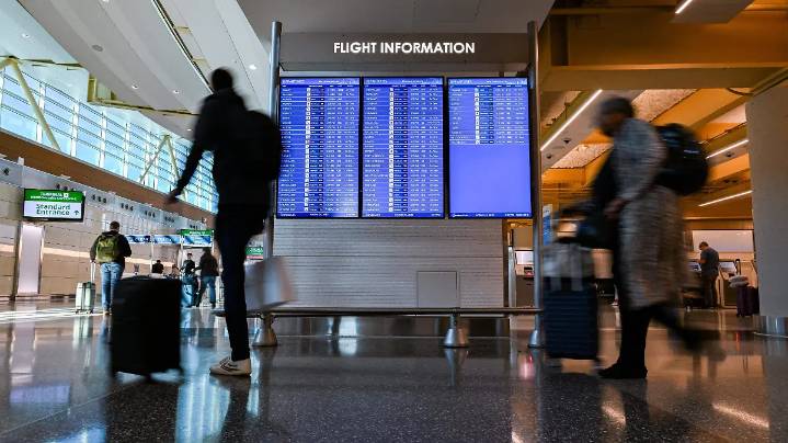 Dos aviones chocan en pista de Nueva York en medio de la escasez de controladores en EU