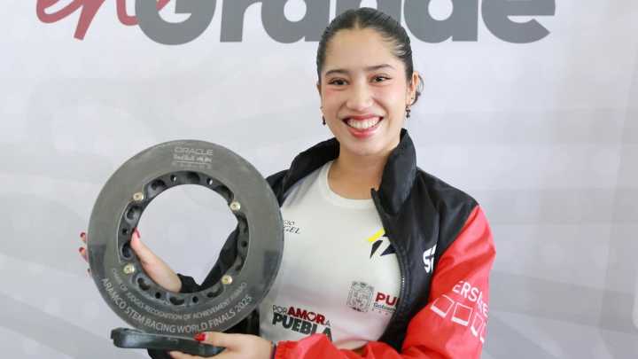 Estudiantes Mexicanas Destacan en Competencia de Autos Miniaturas de la Fórmula 1 en Singapur