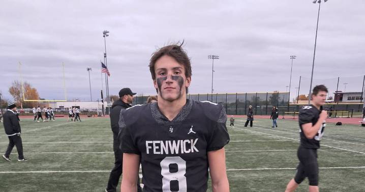 Jake Thies scores 4 TDs, Fenwick rolls past Rolling Meadows into Class 6A quarterfinals