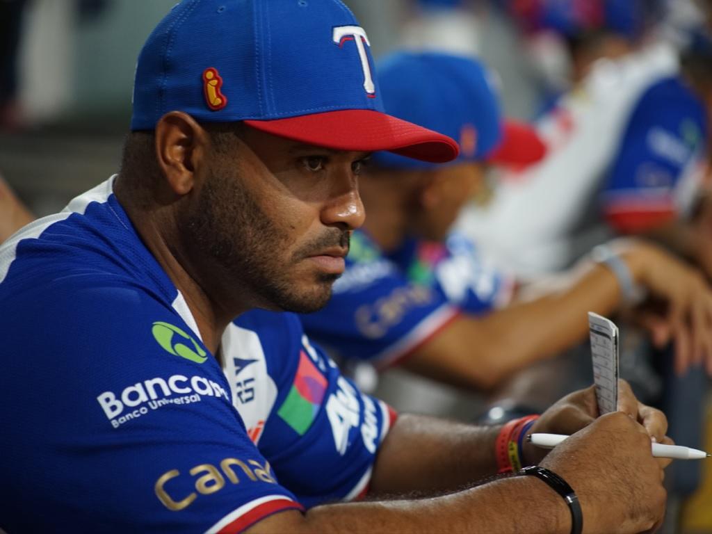 Gregorio Petit fuera de Tiburones