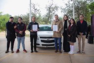 Dona Pepe Saldívar vehículo para fines prácticos a estudiantes del CETIS 113