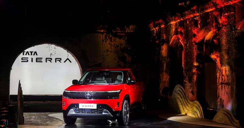 Tata Motors PV Shares Plunge After Jaguar Land Rover Margin Downgrade, Raising Investor Alarm