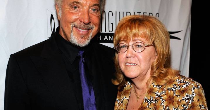 Sir Tom Jones opens up on wife's final words before cancer death