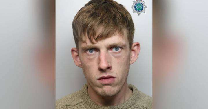 Mum was enjoying day at fair with child until she checked Facebook