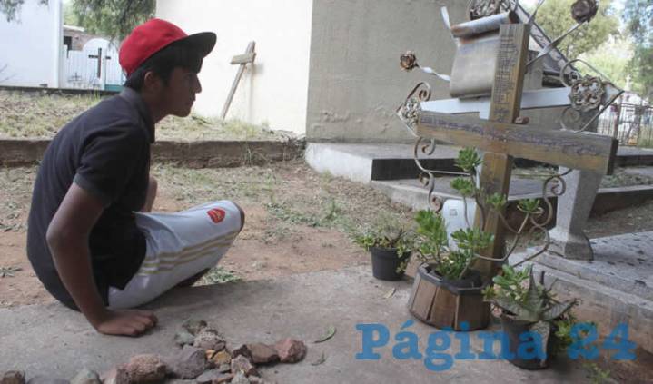 Y los Panteones Comenzaron a Llenarse de Vida