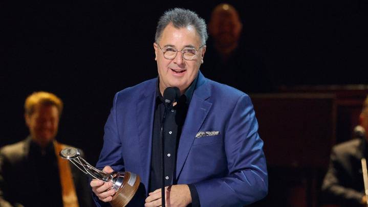 Vince Gill Gets Emotional During Lifetime Achievement Tribute at 2025 CMAs