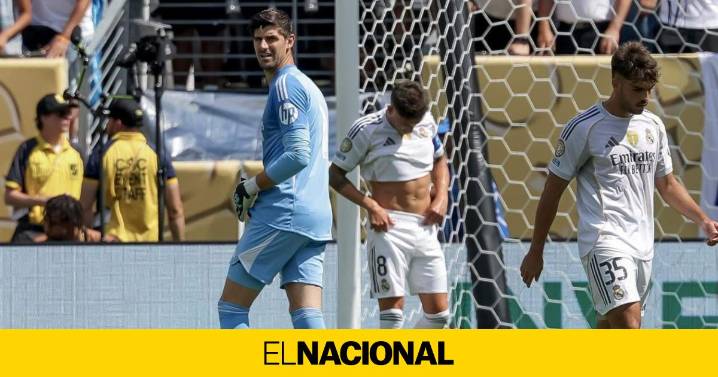 Courtois, amigo, Dani Carvajal, capitán, le avisan del peligro que corre si sigue sin decir "no" a Xabi Alonso