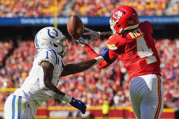 Deadspin | Chiefs get first close win of season, topping Colts in OT