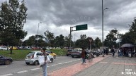 Manifestantes bloquean la Avenida El Dorado afectando el acceso al Aeropuerto