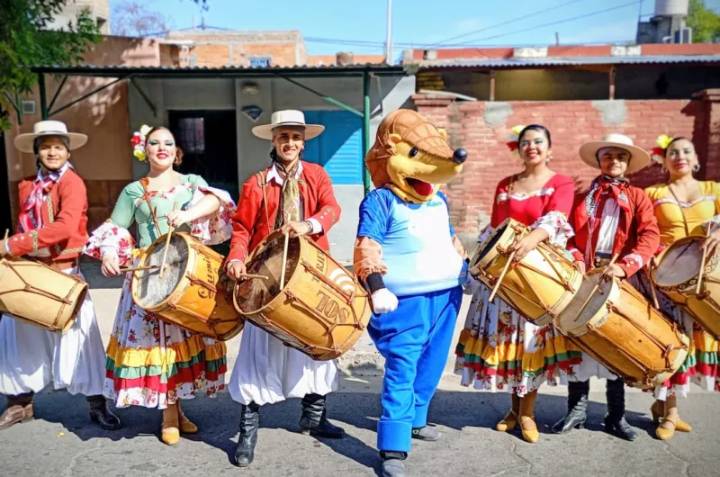 VIDEO | El Maratón de EL LIBERAL hizo vibrar el 8 de Abril al ritmo de los bombos