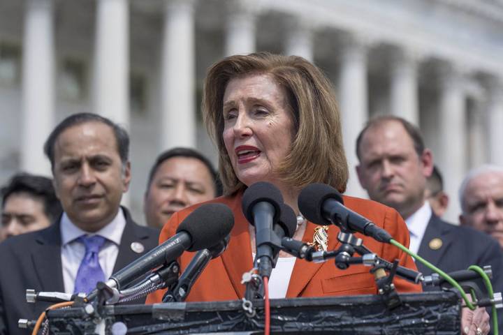 Nancy Pelosi afirma que Donald Trump está rodeado de “gente mucho peor que antes” en su gabinete