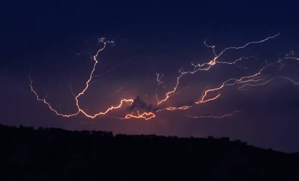 Sábado con tormentas y madrugada ventosa: alerta vigente en Bahía Blanca y la región