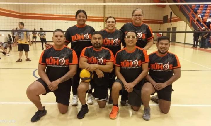 Vaqueros Vs. Escolares, Final de Voli Mixto para Funcionarios UAT jueves, 6 de noviembre de 2025