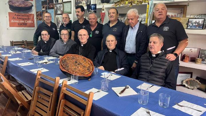 Costra con sorpresa al obispo