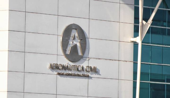 Luis Alfonso Martínez Chimenty asume como director de la Aeronáutica Civil