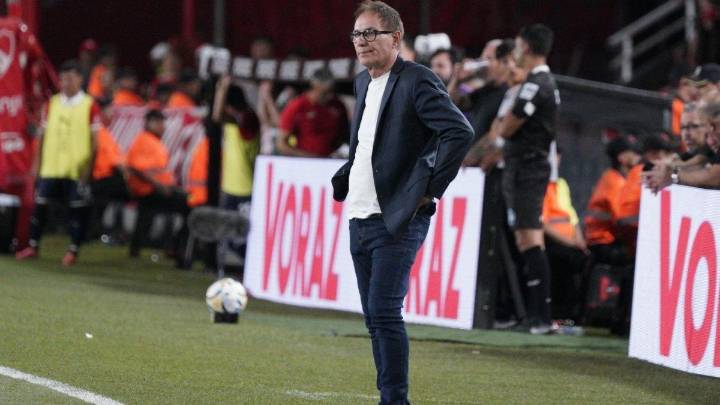 En Central, Holan empezó a mostrar cartas: a quién probó en lugar del suspendido Malcorra