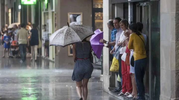 Un frente recorre toda España: la Aemet alerta por fuertes lluvias, tormentas, vientos de hasta 110 km/h y oleaje
