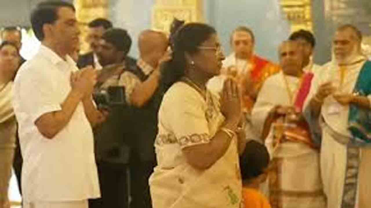 President Murmu Tributes At Sathya Sai Centenary