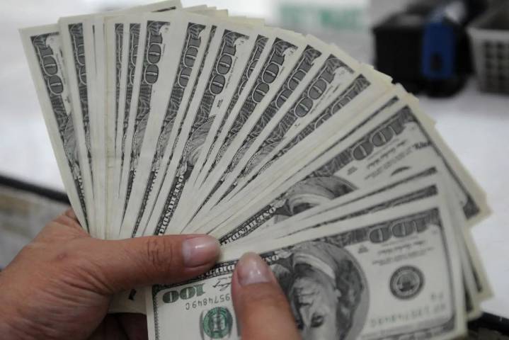 Dólar acumula caída de más de 10% en lo que va del año