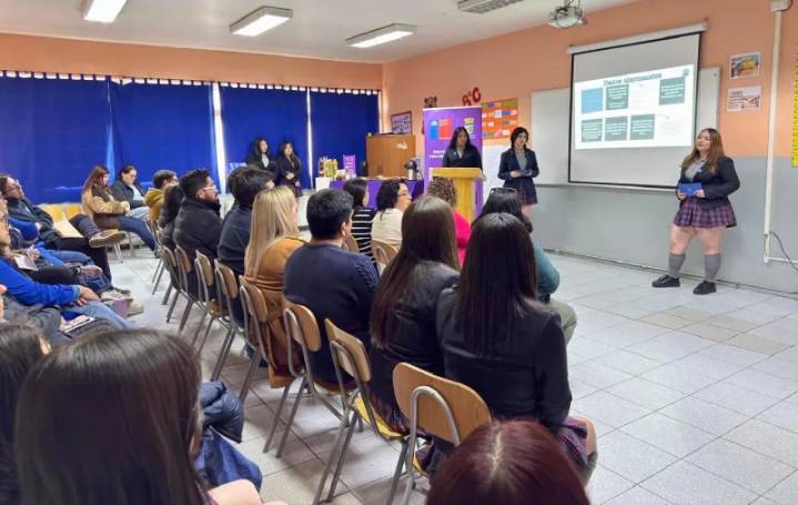Estudiantes del Colegio Alborada realizan taller sobre prevención de violencias de género para sus profesores y profesoras