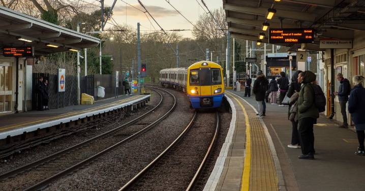 TfL warning as entire London Overground line to shut this weekend