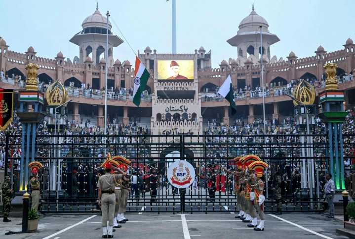 Indian Sikh Pilgrims Enter Pakistan, First Major Crossing Since May Conflict