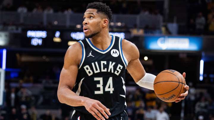 Bucks’ Giannis Antetokounmpo draws 4-word Marquette response over college desire