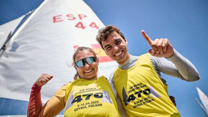 Marta Cardona gana el premio a la mejor regatista joven del mundo