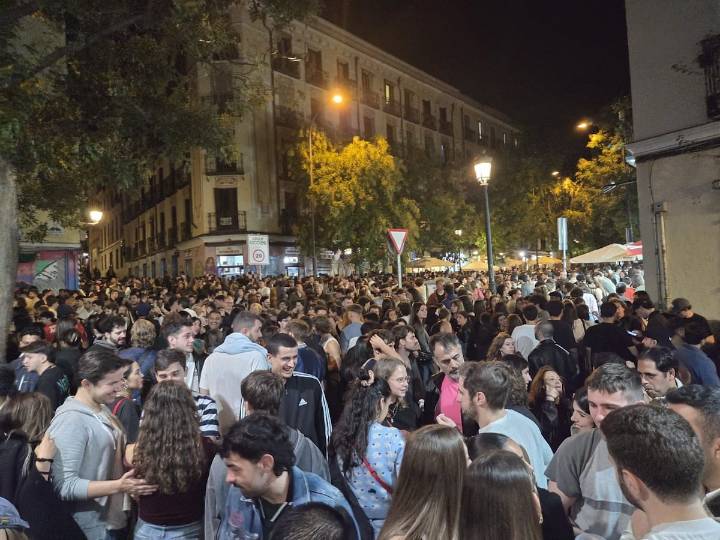 Los vecinos de Lavapiés denuncian el desarrollo de Tapapiés 2025: “Ha sido un desmadre bestial, se les ha ido de las manos”