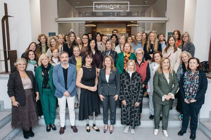 Carrasco saca pecho ante un centenar de emprendedoras del paro más bajo desde 2008 en Castellón