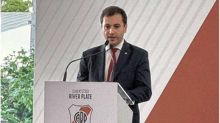 Stefano Di Carlo asumió como presidente de River