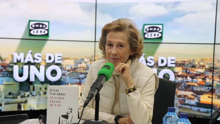 Julia Navarro habla en su nuevo libro, 'Cuando ellos se van', del trance de despedir a tu mascota