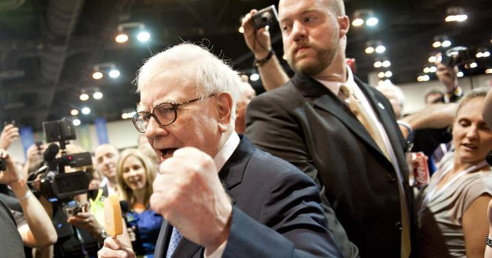 Warren Buffett invierte en Alphabet y recorta exposición a Apple: sus nuevos movimientos