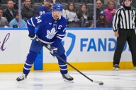 Maple Leafs' Auston Matthews, Anthony Stolarz exit vs. Bruins with injuries