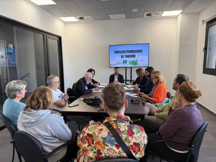 Turismo, sostenibilidad y promoción: el Ayuntamiento marca hoja de ruta para el futuro turístico de Vejer