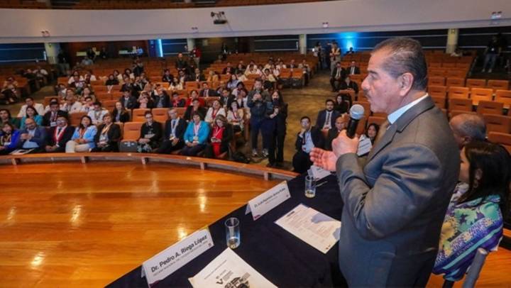 Gobierno recoge aportes de colegios profesionales orientados al desarrollo nacional