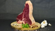 Este es el restaurante de Murcia donde ya puedes probar el famoso bistec premium T-bone de kilo y medio: "Fue nombrada como mejor terraza de Murcia de 2025"